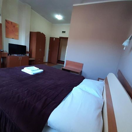 Sin-Kom Hotel Garni Pirot Eksteriør bilde