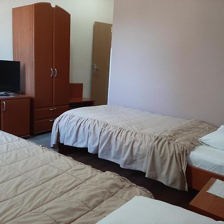 Sin-Kom Hotel Garni Pirot Eksteriør bilde