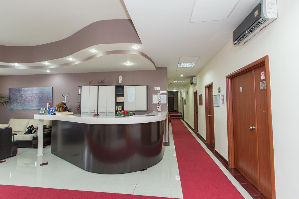 Sin-Kom Hotel Garni Pirot Eksteriør bilde