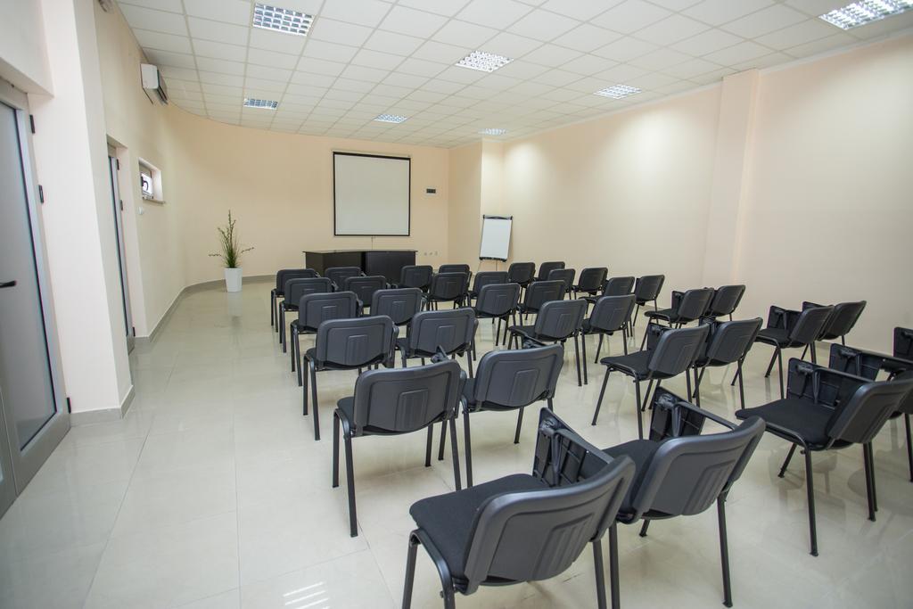 Sin-Kom Hotel Garni Pirot Eksteriør bilde