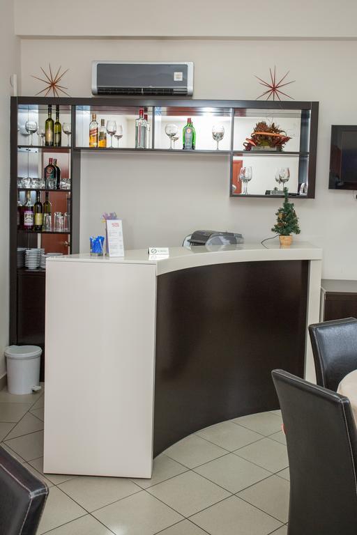 Sin-Kom Hotel Garni Pirot Eksteriør bilde
