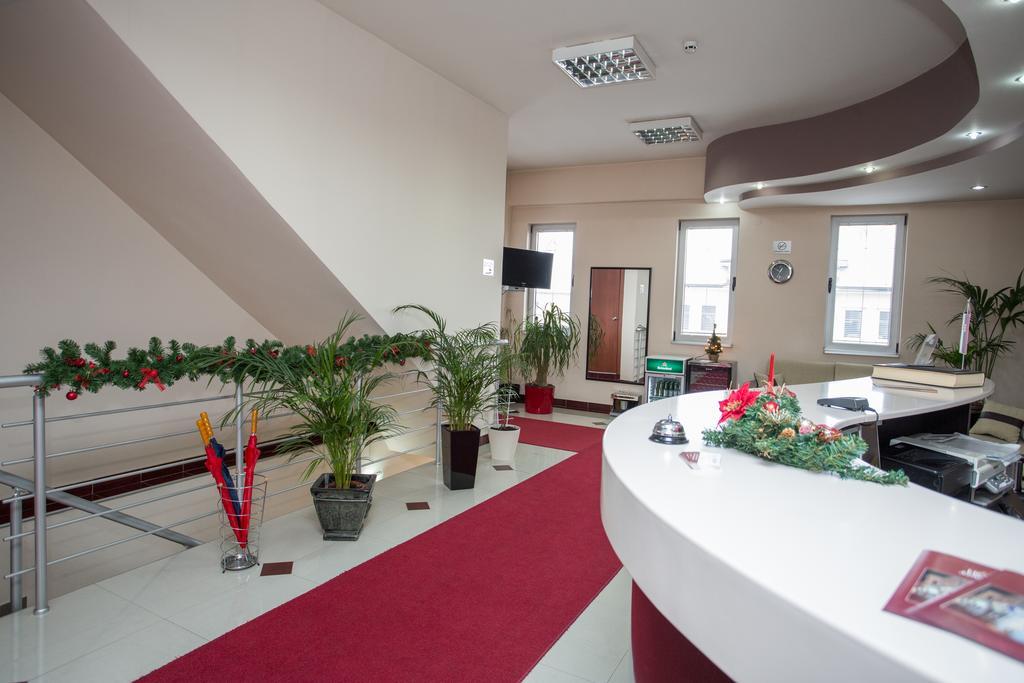 Sin-Kom Hotel Garni Pirot Eksteriør bilde