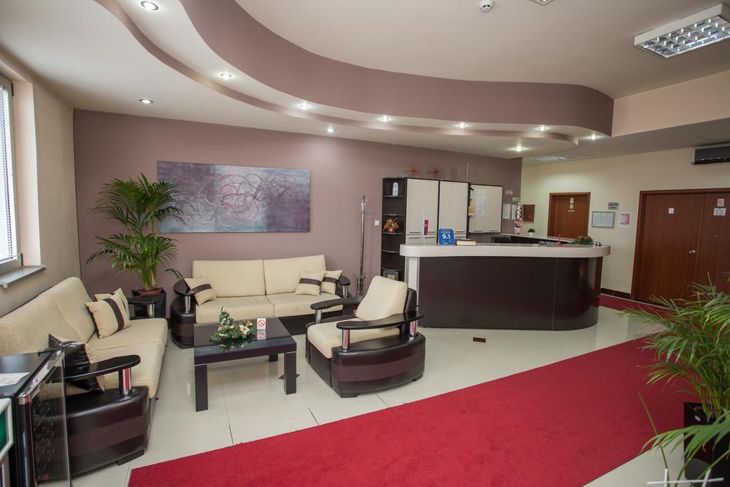 Sin-Kom Hotel Garni Pirot Eksteriør bilde