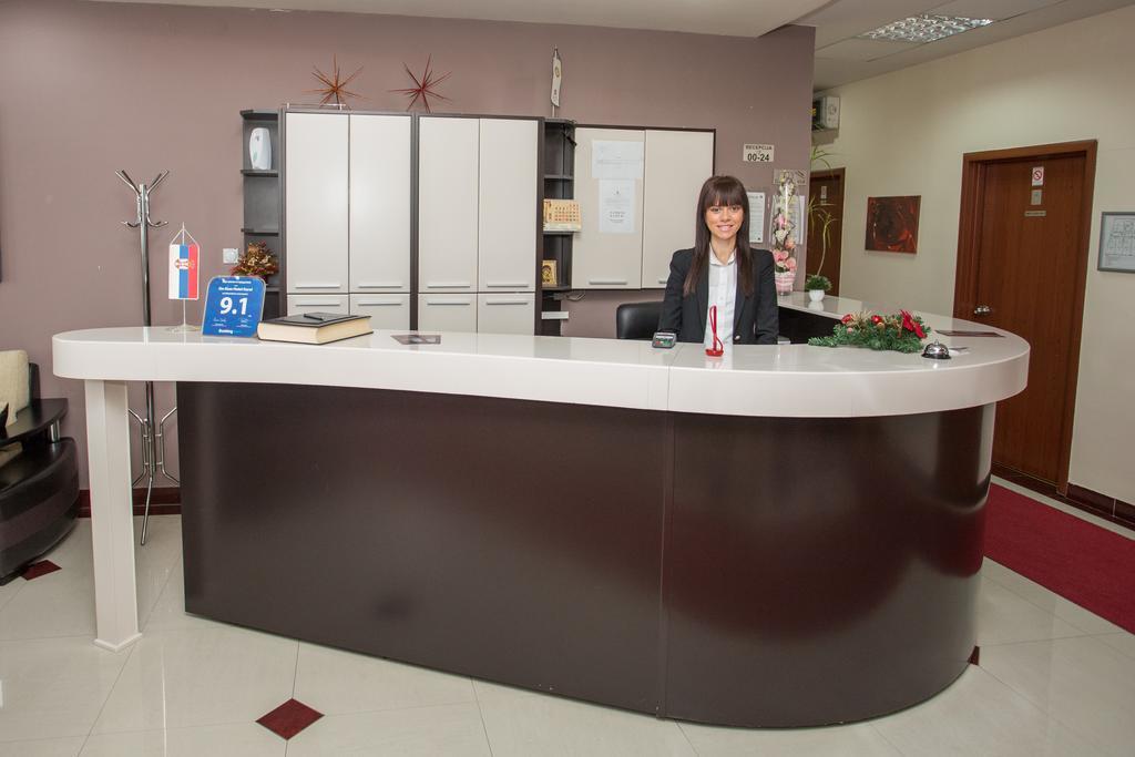 Sin-Kom Hotel Garni Pirot Eksteriør bilde