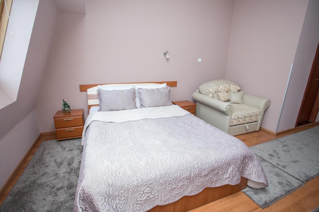Sin-Kom Hotel Garni Pirot Eksteriør bilde