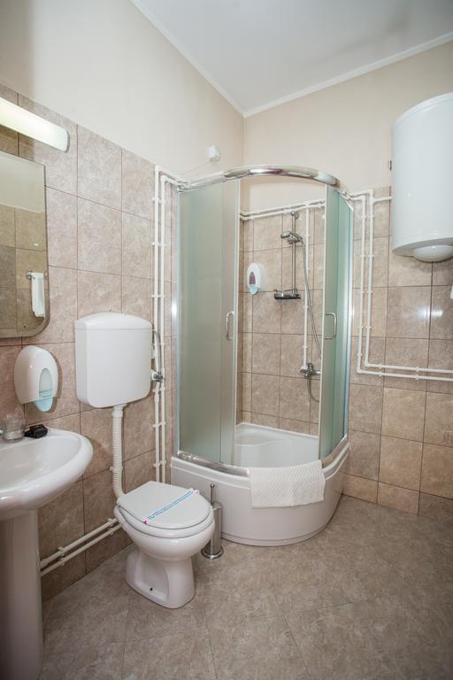 Sin-Kom Hotel Garni Pirot Eksteriør bilde
