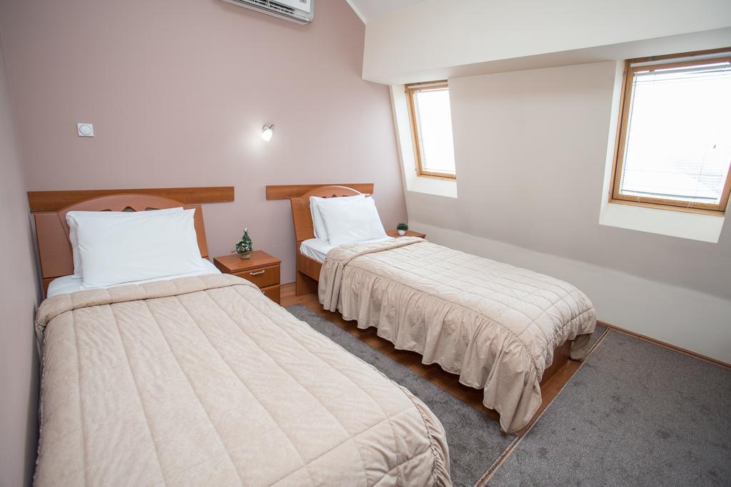 Sin-Kom Hotel Garni Pirot Rom bilde