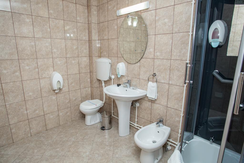 Sin-Kom Hotel Garni Pirot Eksteriør bilde