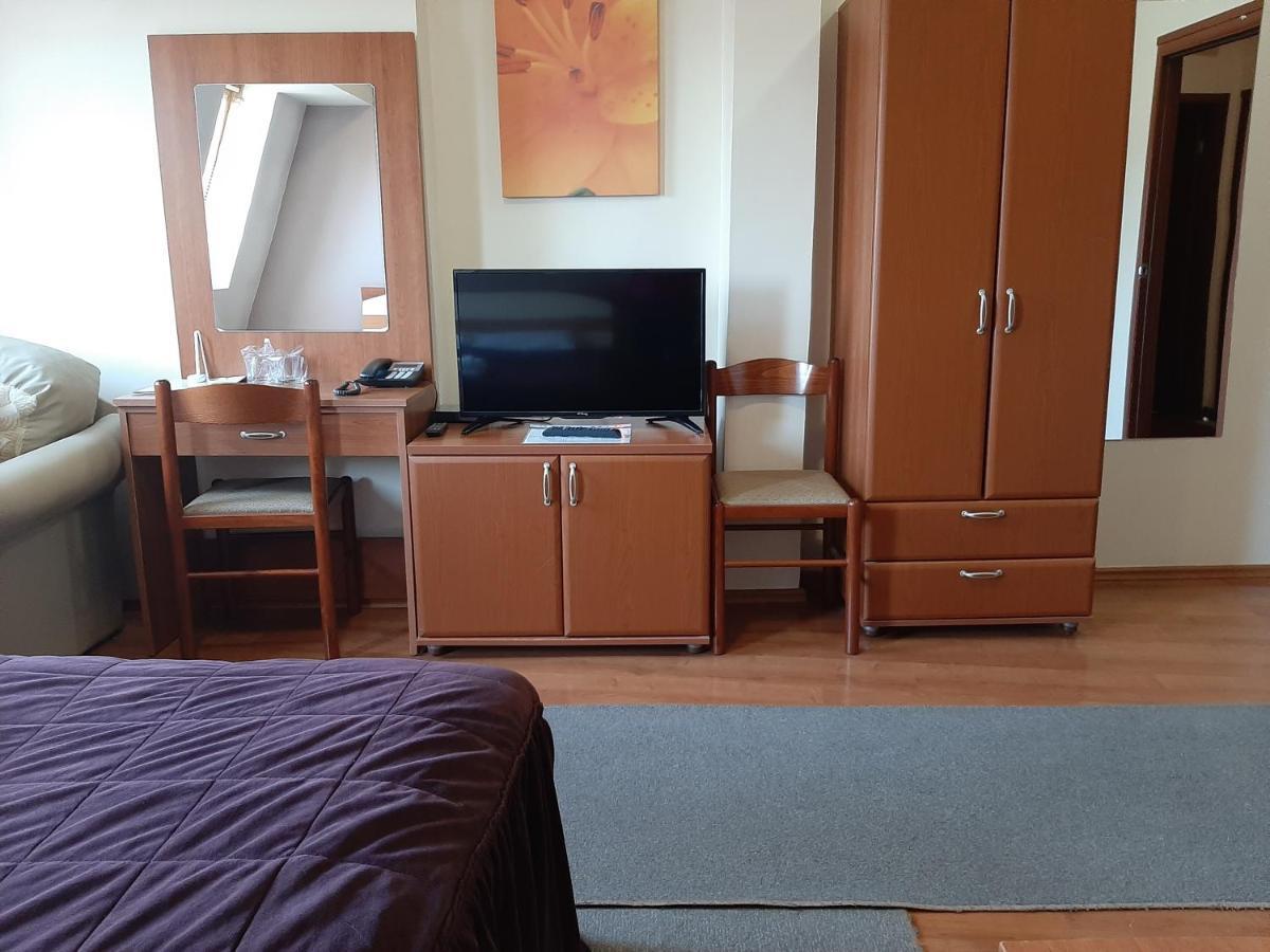 Sin-Kom Hotel Garni Pirot Eksteriør bilde