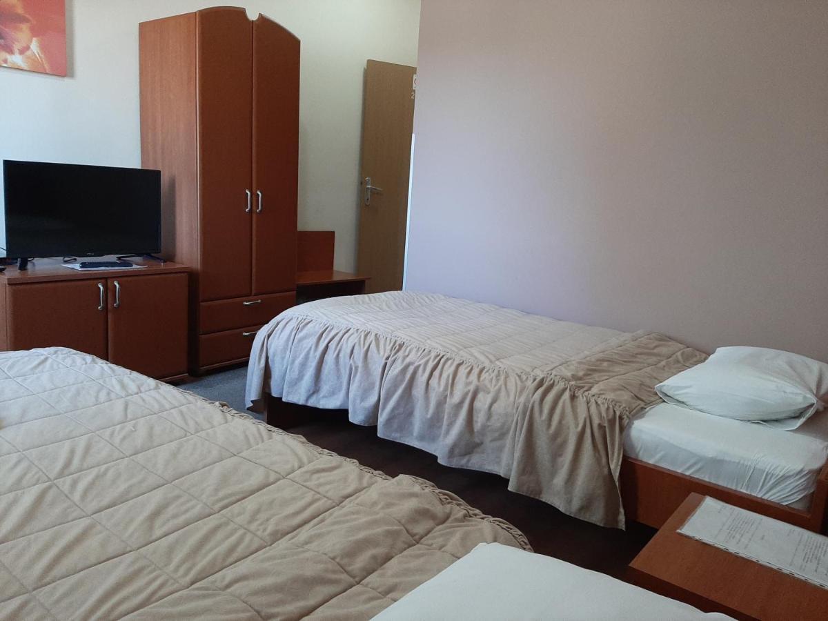 Sin-Kom Hotel Garni Pirot Eksteriør bilde